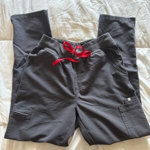 Figs women’s charcoal scrub pants